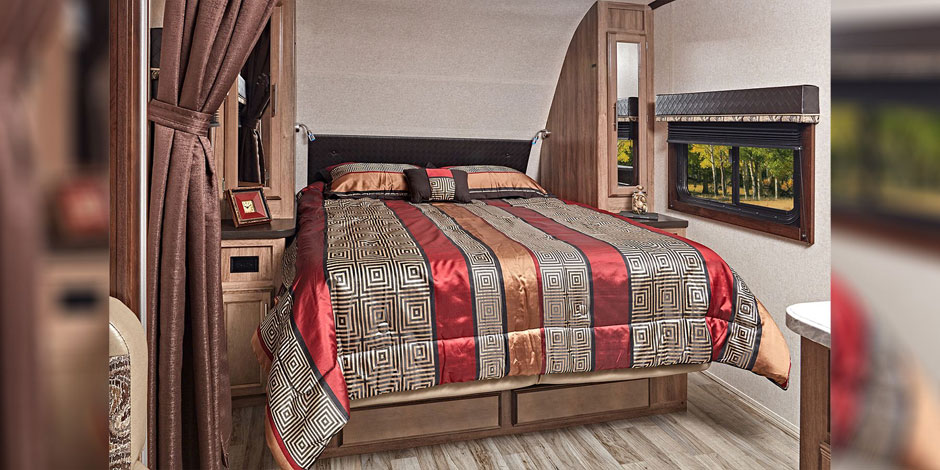 Jayco Jay Feather bedroom