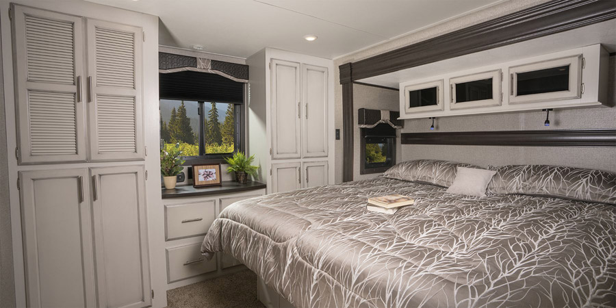 jayco-jay-flight-slx-bungalow-bedroom